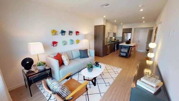 Listing photo 1 of 5