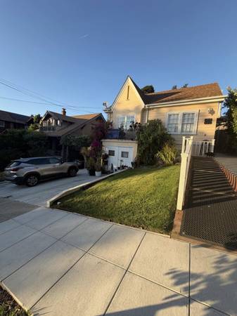 Listing photo 1 of 5