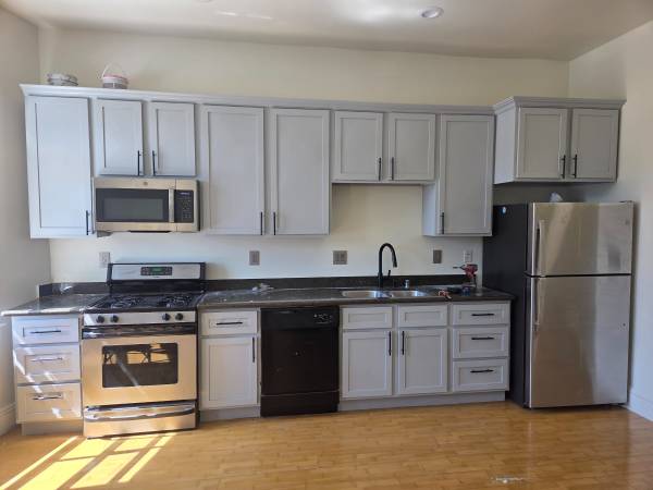 Listing photo 1 of 5