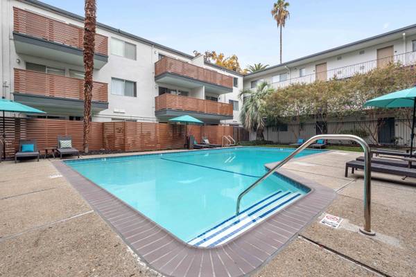 Listing photo 1 of 5