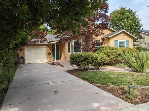 Listing photo 1 of 5