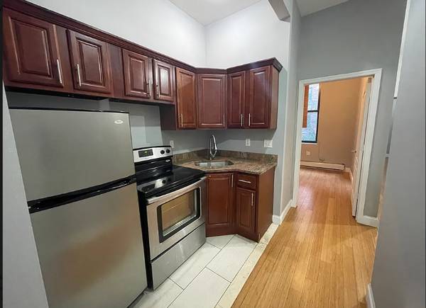 Listing photo 1 of 5