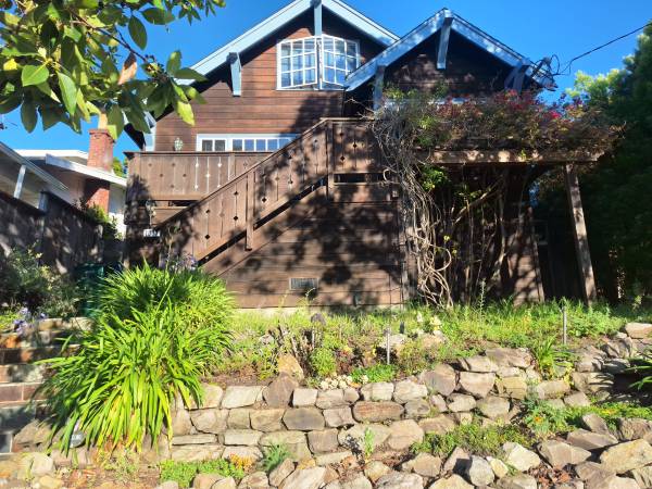 Listing photo 1 of 5