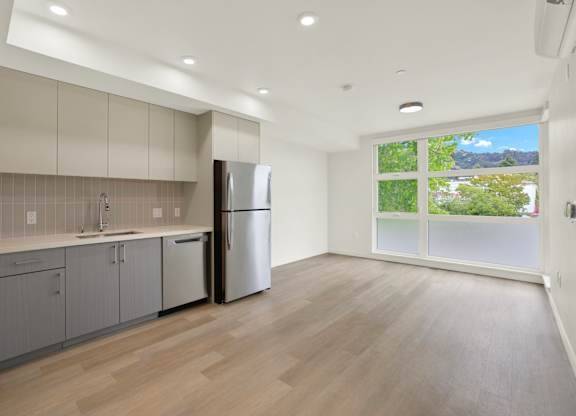 Listing photo 1 of 5