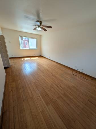 Listing photo 1 of 3