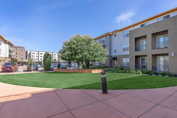 Listing photo 1 of 5