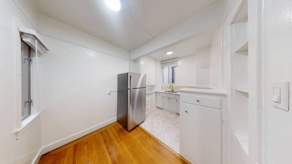 Listing photo 1 of 5