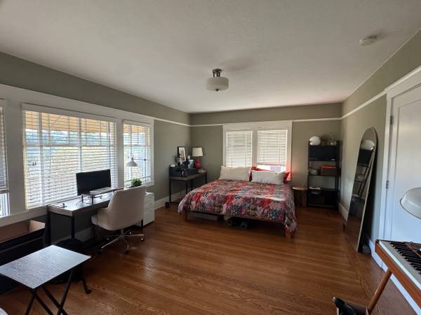 Listing photo 1 of 5