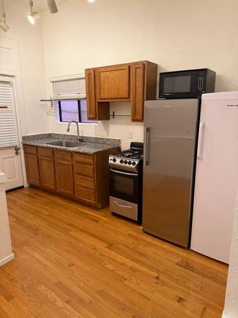 Listing photo 1 of 4