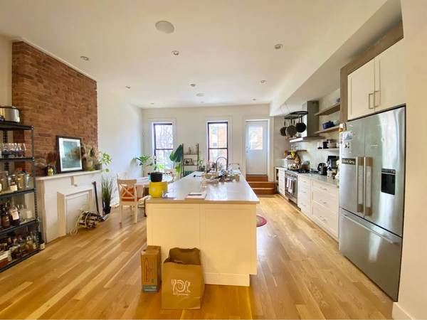 Listing photo 1 of 5