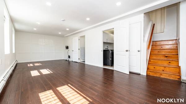 Listing photo 1 of 4