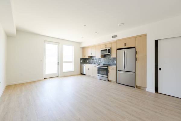 Listing photo 1 of 5
