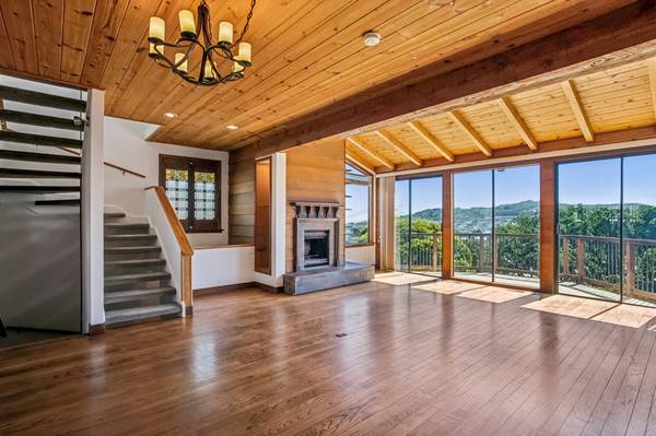 Listing photo 1 of 5