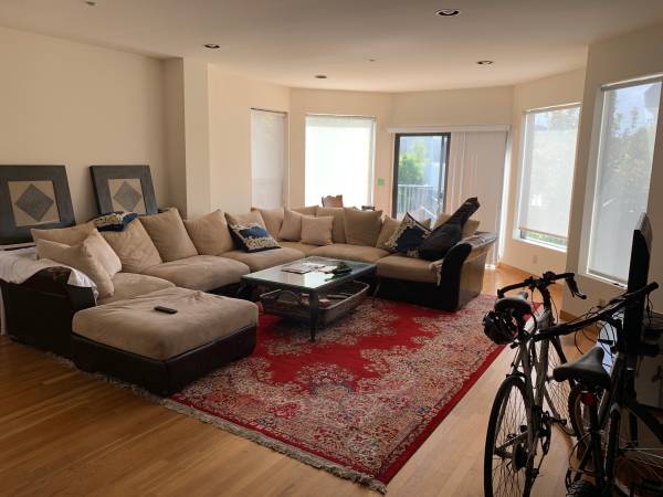 Listing photo 1 of 5