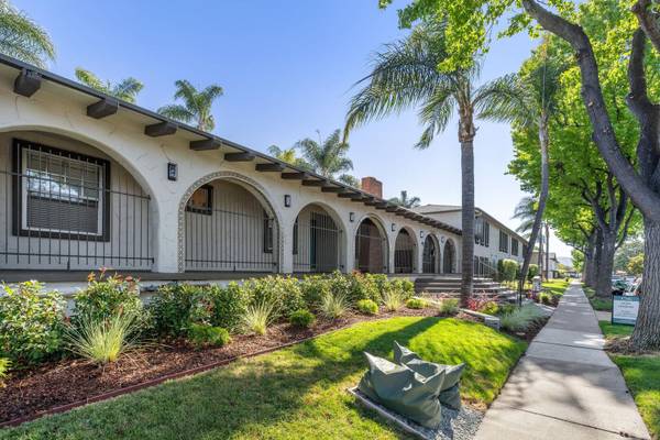 Listing photo 1 of 5