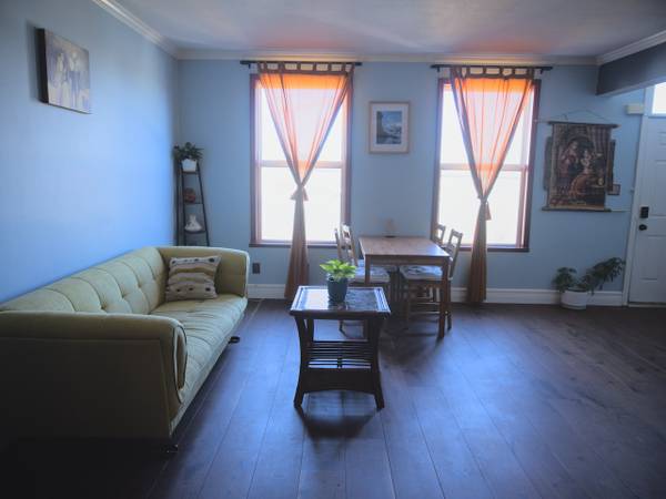 Listing photo 1 of 5