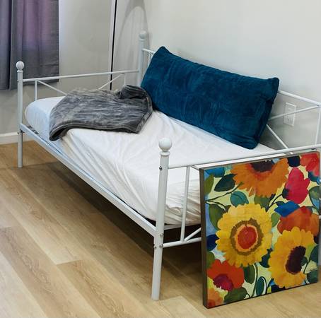 Listing photo 1 of 5