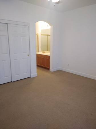 Listing photo 1 of 4