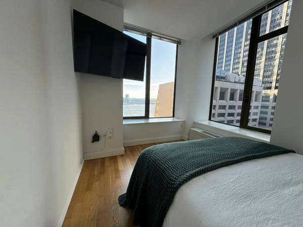 Listing photo 1 of 8