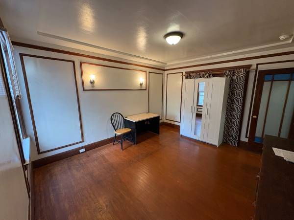 Listing photo 1 of 3