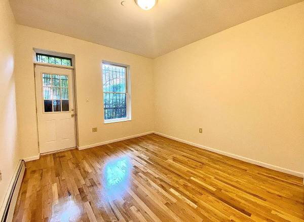Listing photo 1 of 5