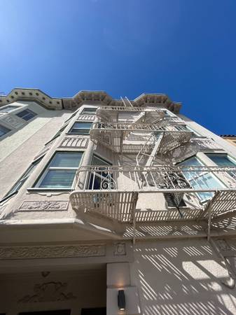 Listing photo 1 of 5