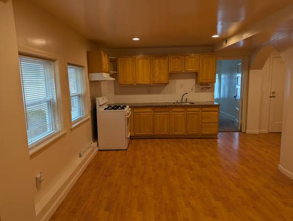 Listing photo 1 of 5