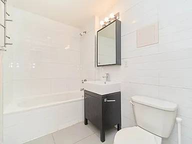 Listing photo 1 of 4