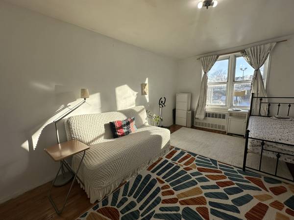 Listing photo 1 of 3