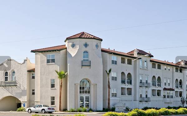 Listing photo 1 of 5