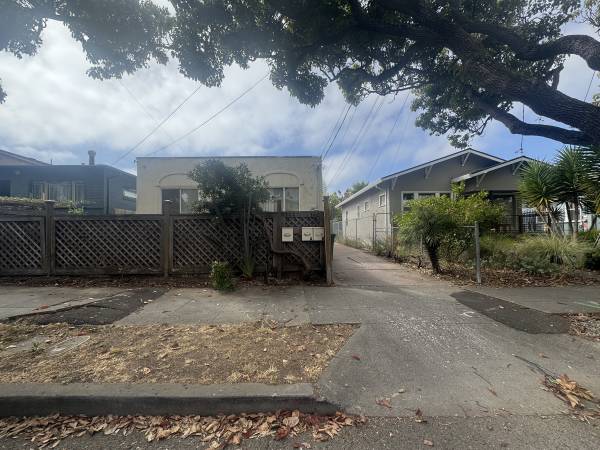 Listing photo 1 of 5
