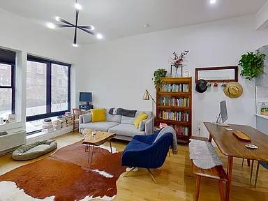 Listing photo 1 of 5