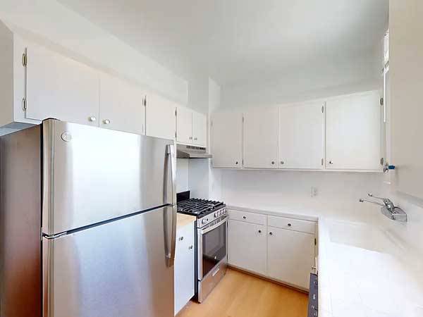 Listing photo 1 of 4