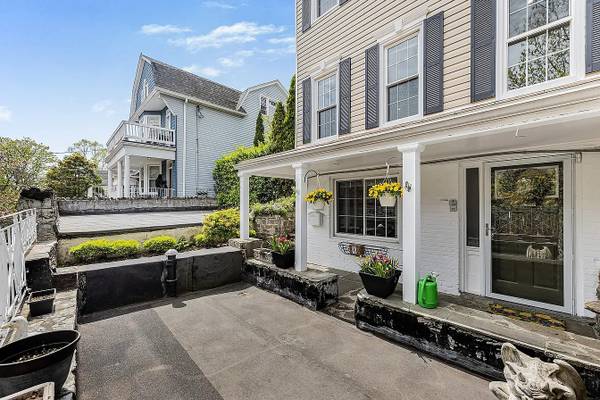 Listing photo 1 of 5