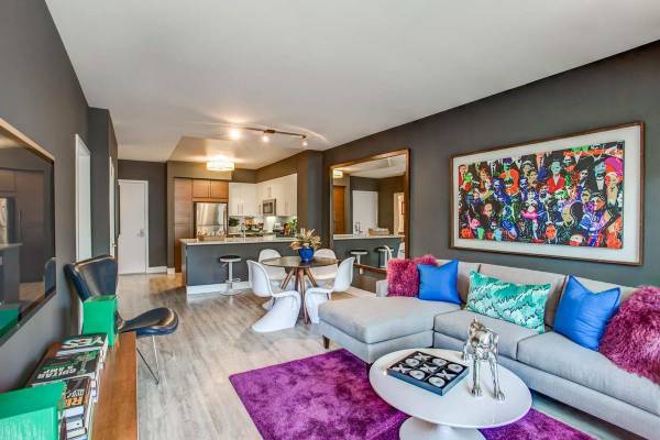 Listing photo 1 of 5