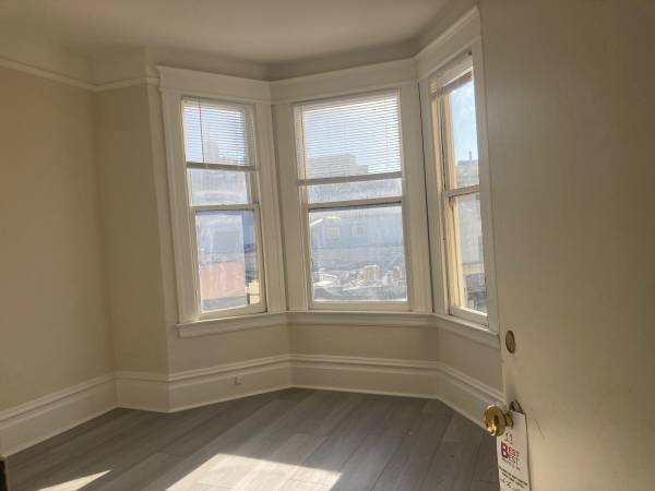 Listing photo 1 of 3