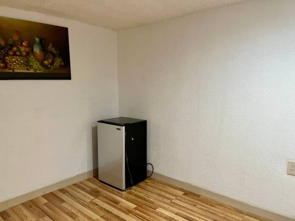 Listing photo 1 of 5