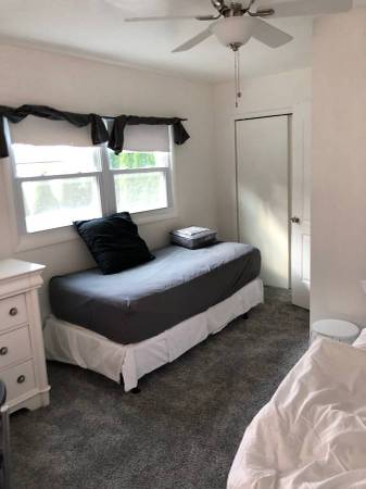 Listing photo 1 of 5