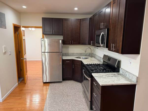 Listing photo 1 of 5