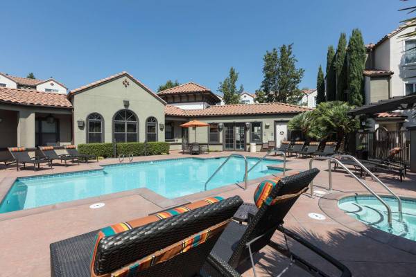 Listing photo 1 of 5