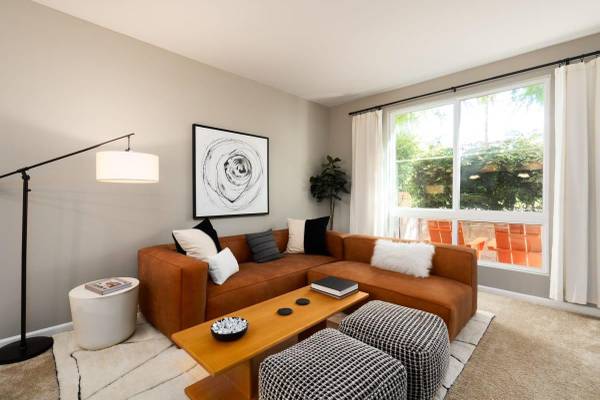 Listing photo 1 of 5