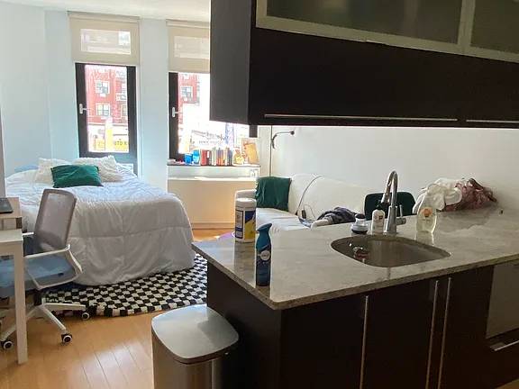 Listing photo 1 of 5