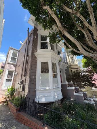 Listing photo 1 of 5