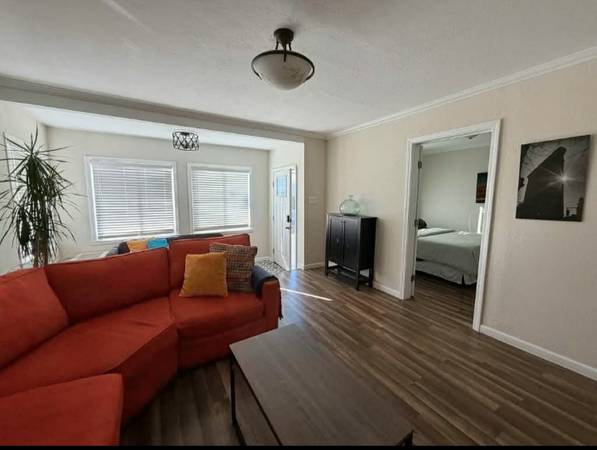 Listing photo 1 of 5