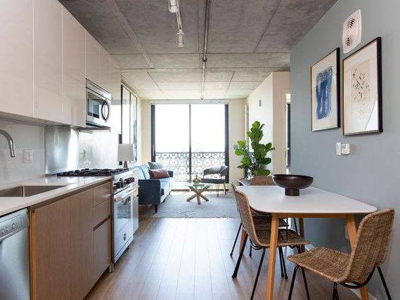 Listing photo 1 of 5