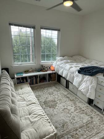 Listing photo 1 of 5