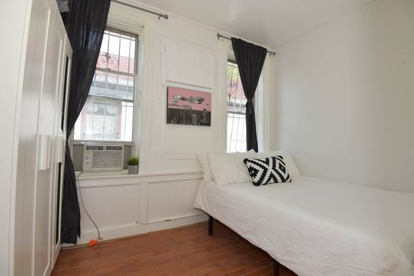 Listing photo 1 of 5