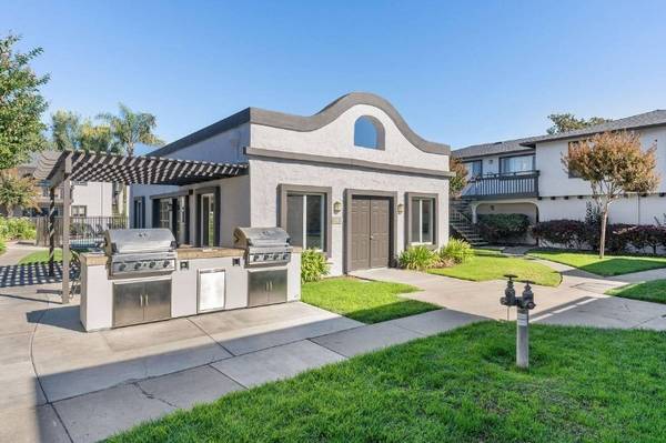 Listing photo 1 of 5