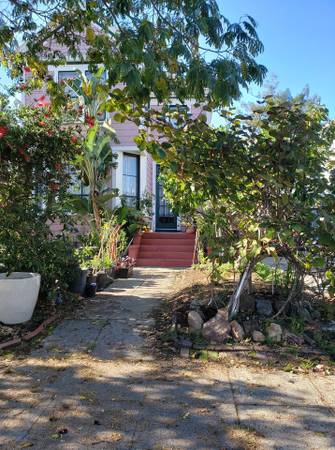 Listing photo 1 of 5