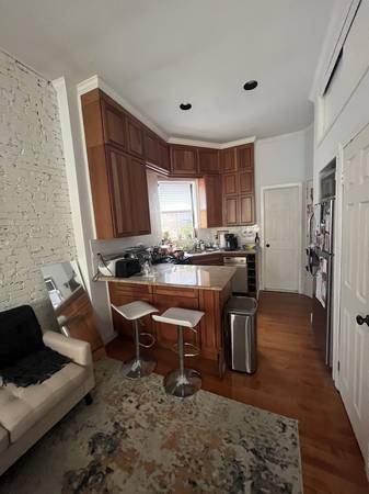 Listing photo 1 of 4